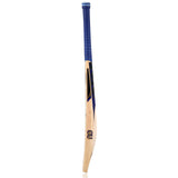 Classic profile cricket bat with durable grip