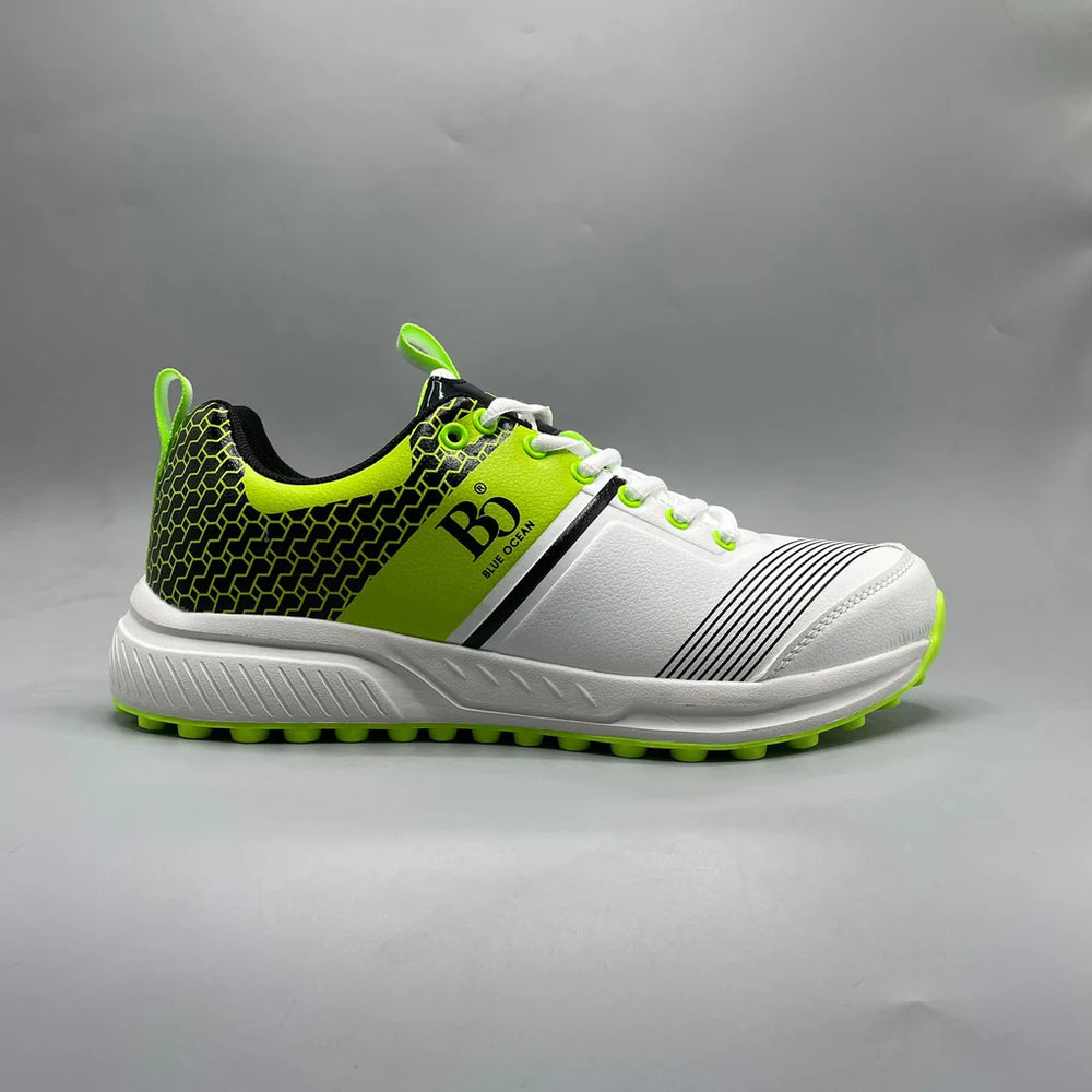 Durable lightweight cricket footwear with toe protection