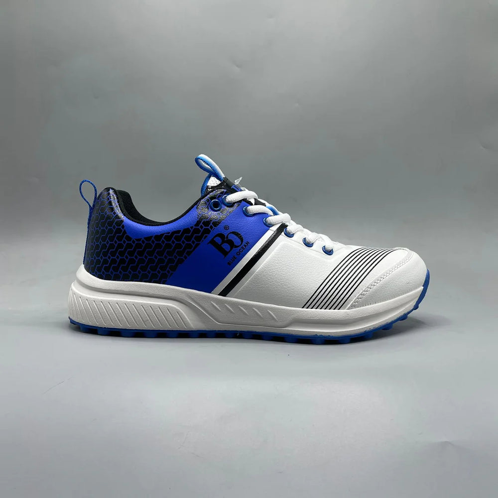 Non-spike cricket gripper shoes for turf and hard pitch