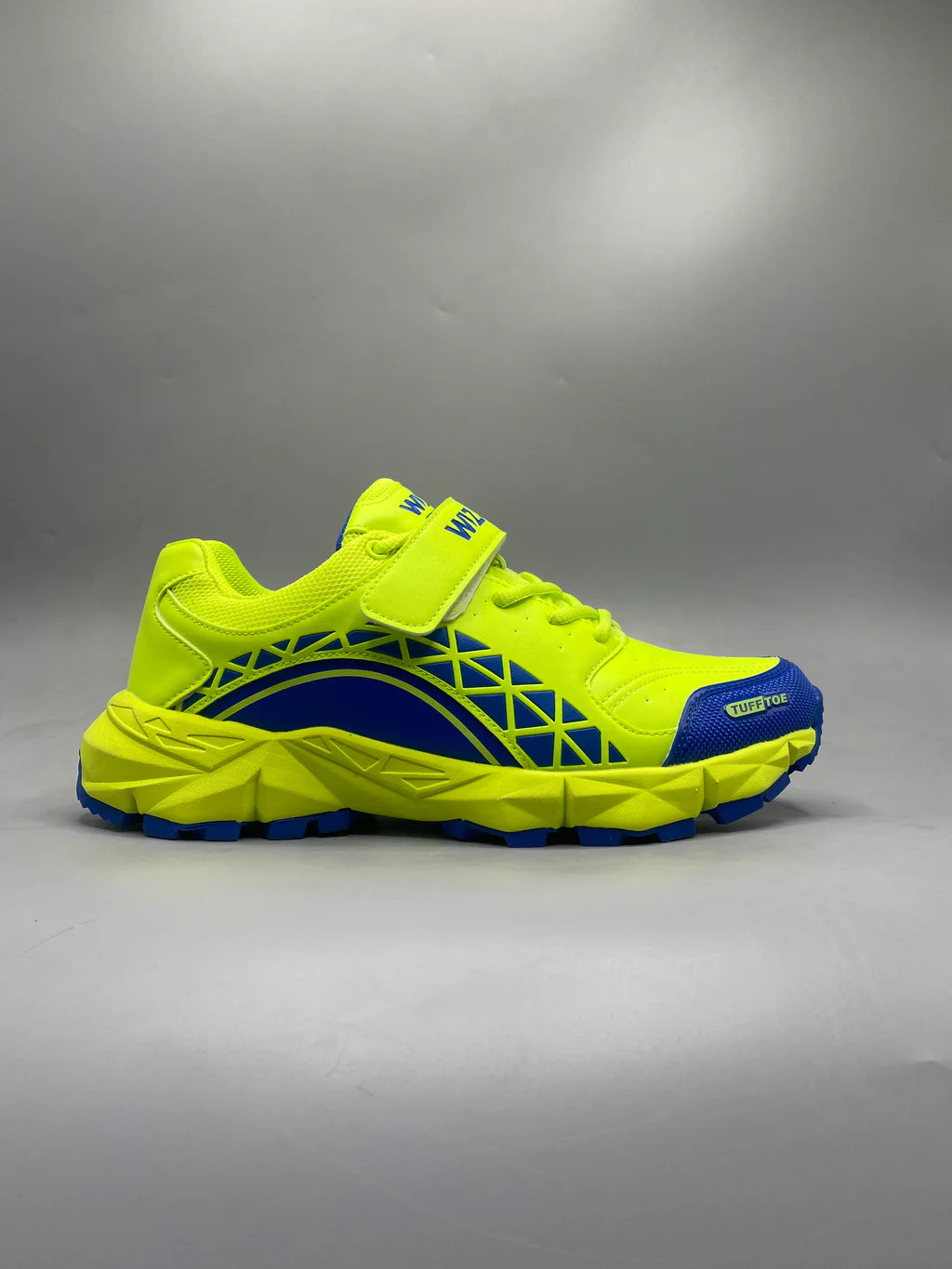 Cricket gripper shoes for hardball and tape ball